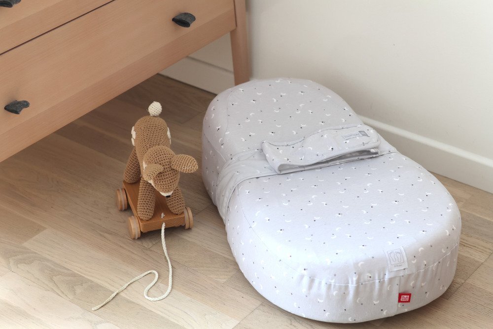 Red Castle Baby nest ergonomic Cocoonababy Moon Stars