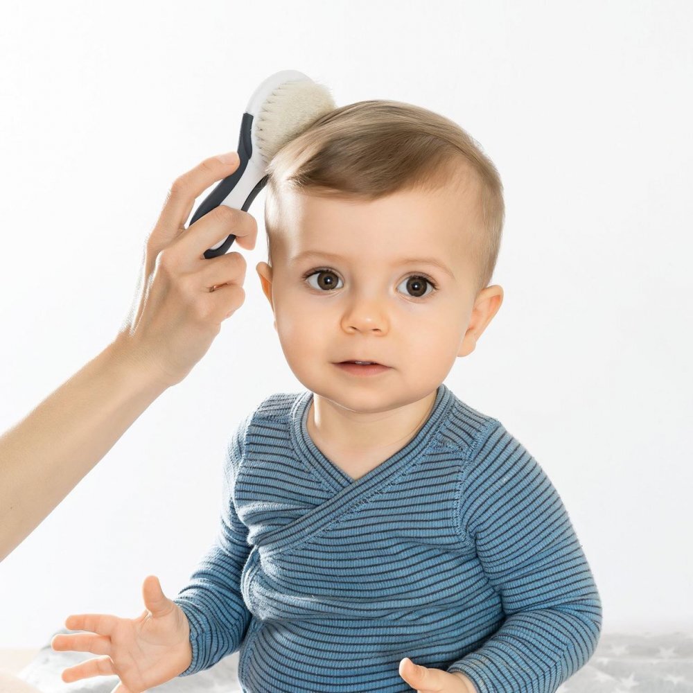 REER Set perie si pieptene ingrijire bebelusi cu par natural de capra alb cu gri BabyCare Hair 81070
