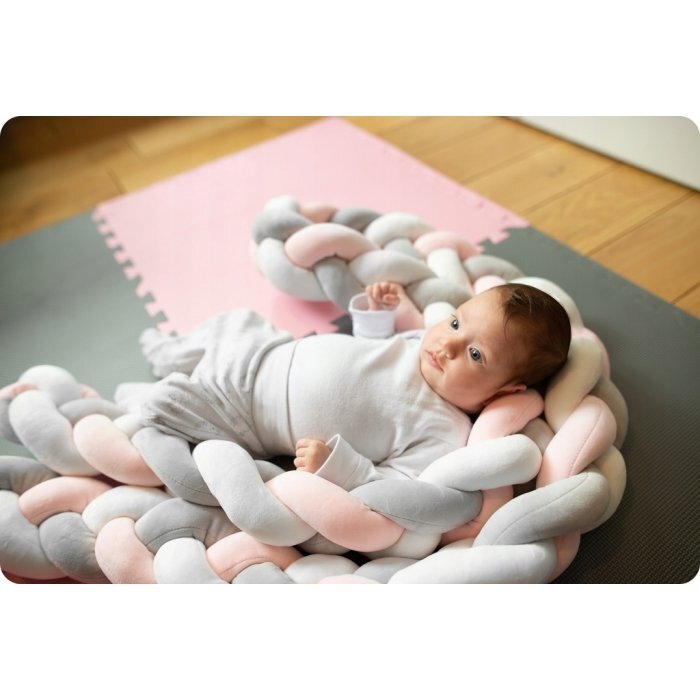 Ricokids Protectie laterala impletita pentru patut copii Trio RozGriAlb 2 metri din material plus cu umplutura antialergicamultifunctionalalavabila