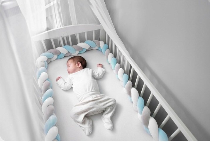 Ricokids Protectie laterala impletita pentru patut cu umplutura antialergica 2metri din plus AlbastruGri