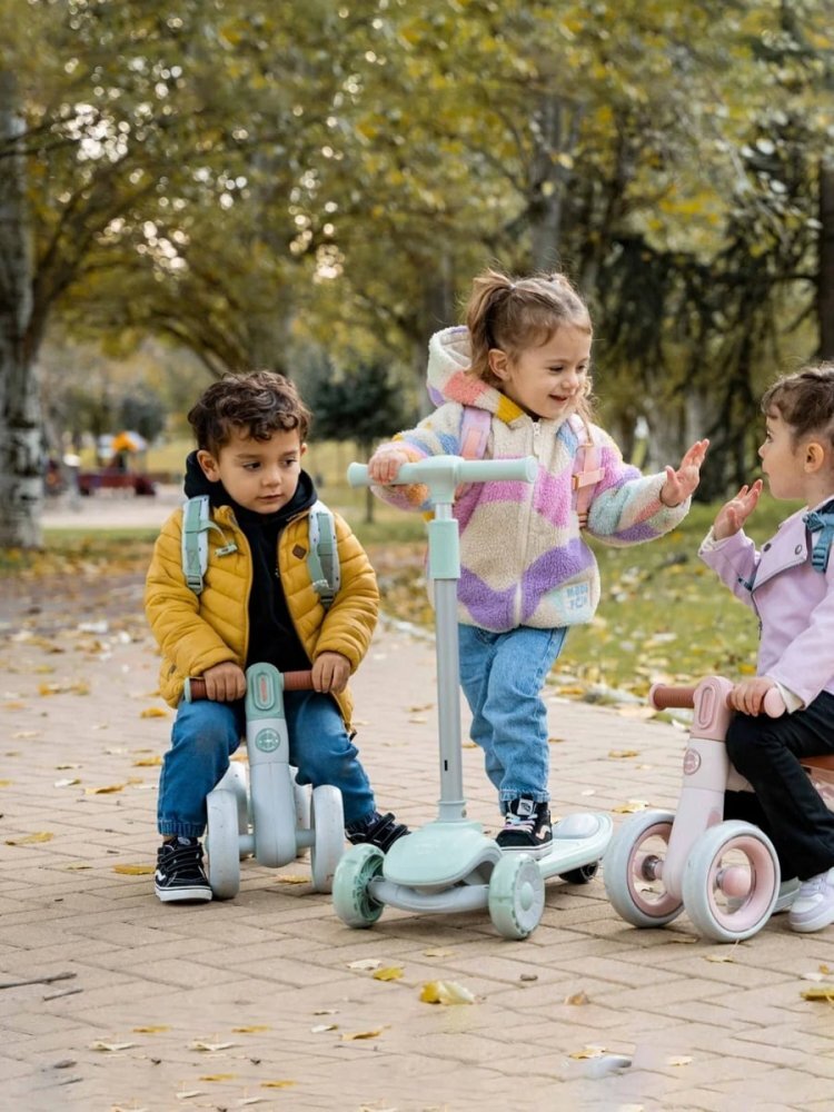 Saro Baby Bicicleta de echilibru Saro Ride Free Mint fara pedale cu 4 roti pentru stabilitate si lumina frontala pentru copii 12+ luni greutate admisa 25 kg