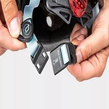 SCOOT AND RIDE Casca de protectie pentru copii cu sistem de reglare magnetic cu led Scoot Ride Blueberry S-M 3 ani+