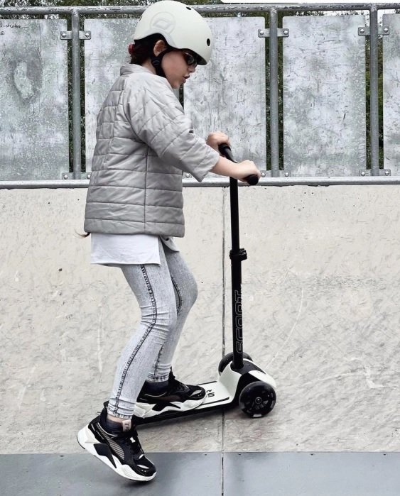 SCOOT AND RIDE Trotineta copii pliabila reglabila roti luminoase Highwaykick 5 Led Ash 5 ani + pana la 80 kg Scoot Ride