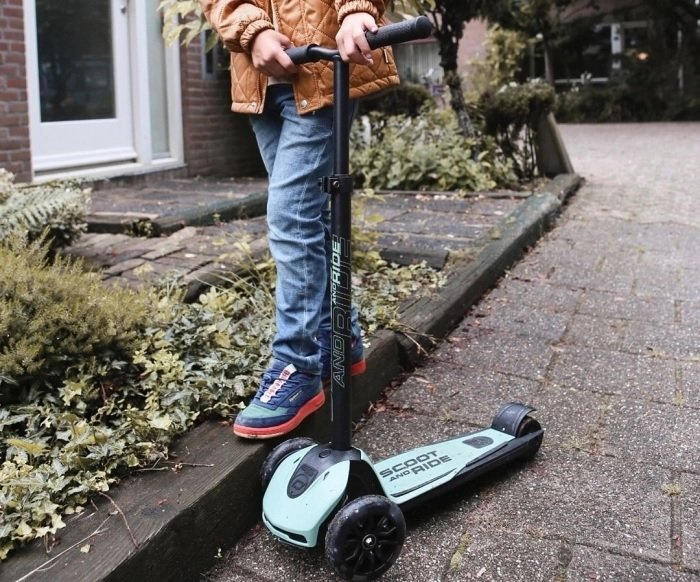 SCOOT AND RIDE Trotineta copii pliabila reglabila roti luminoase Highwaykick 5 Led Forest 5 ani + pana la 80 kg Scoot Ride