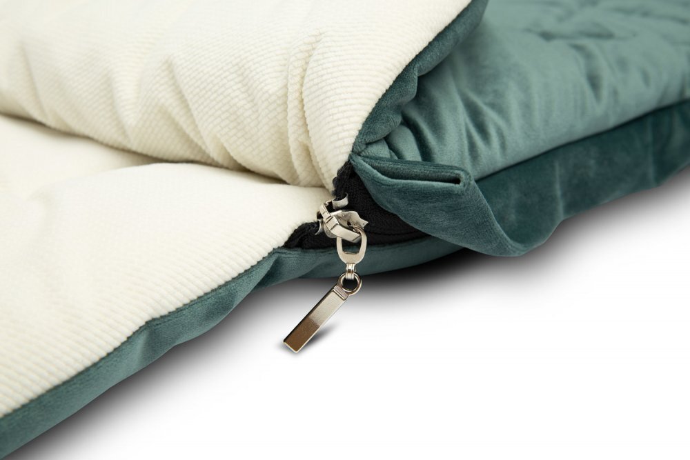 Sensillo Saculet de iarna Riviera Dark Green 95x45 cm compatibil caruciorlandousanie material matlasat elegant din catifea orificii pentru centuri siguranta acces cu fermoar