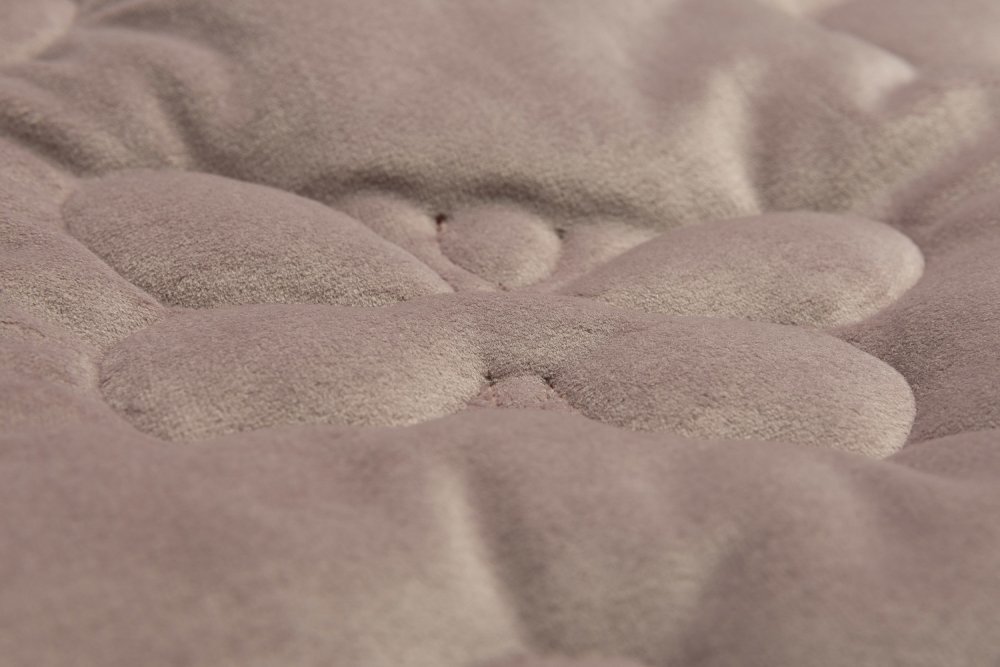 Sensillo Saculet de iarna Riviera Pink 95x45 cm compatibil caruciorlandousanie material matlasat elegant din catifea orificii pentru centuri siguranta acces cu fermoar