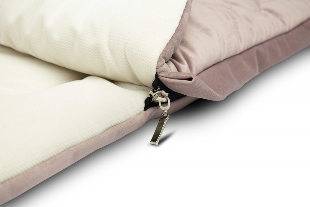 Sensillo Saculet de iarna Riviera Pink 95x45 cm compatibil caruciorlandousanie material matlasat elegant din catifea orificii pentru centuri siguranta acces cu fermoar