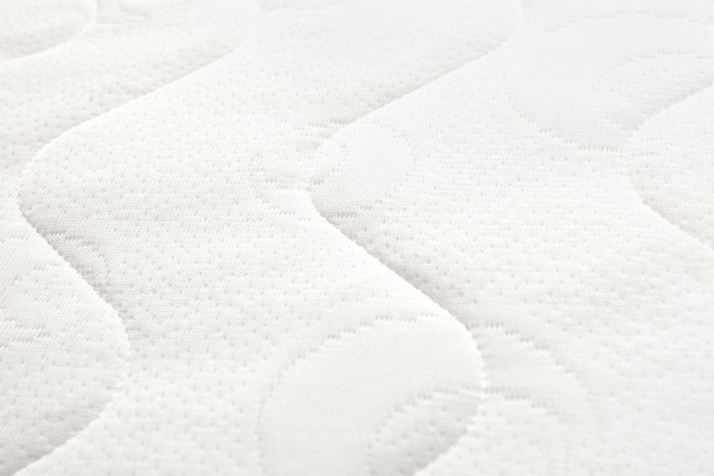 Sensillo Saltea pentru landou bebelusi Quilted Alba 75x32x3 cmcu husa detasabila matlasata moale din spuma poliuretanica confortabila si elastica ventilanta Grad de duritate H1