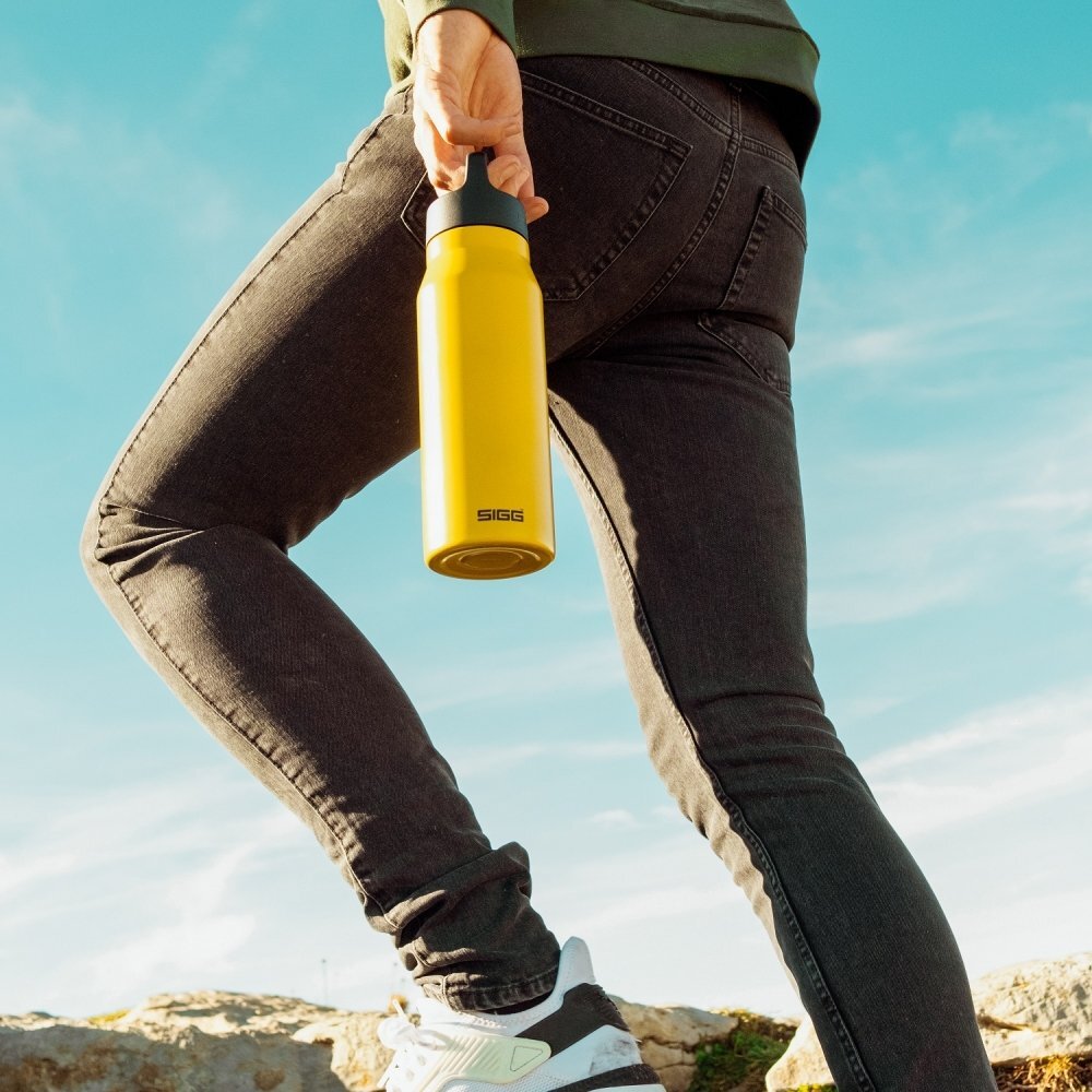 SIGG Bidon din otel inoxidabil Explorer Mustard 1L