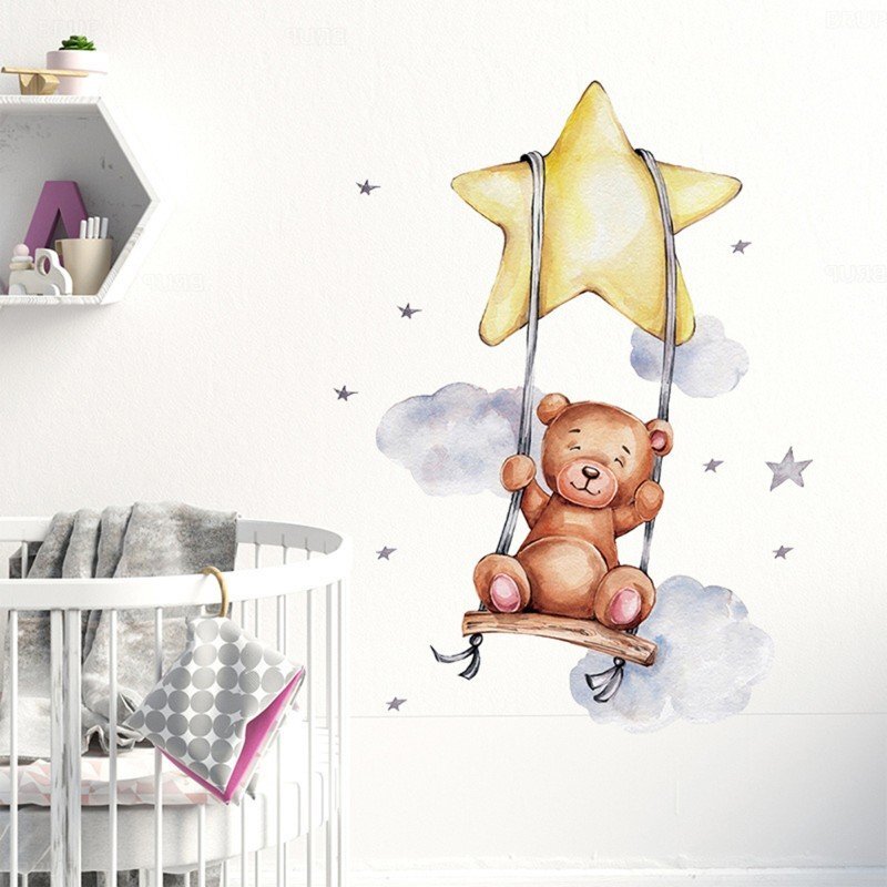 Sipo Sticker decorativ pentru copii autoadeziv Ursulet pe leagan 57 x 74 cm