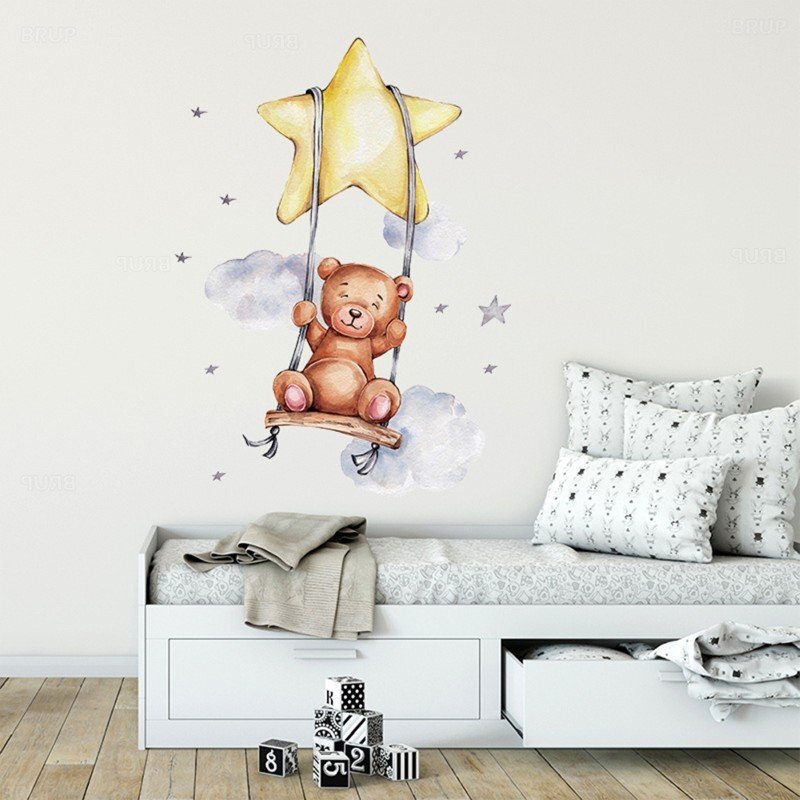 Sipo Sticker decorativ pentru copii autoadeziv Ursulet pe leagan 57 x 74 cm