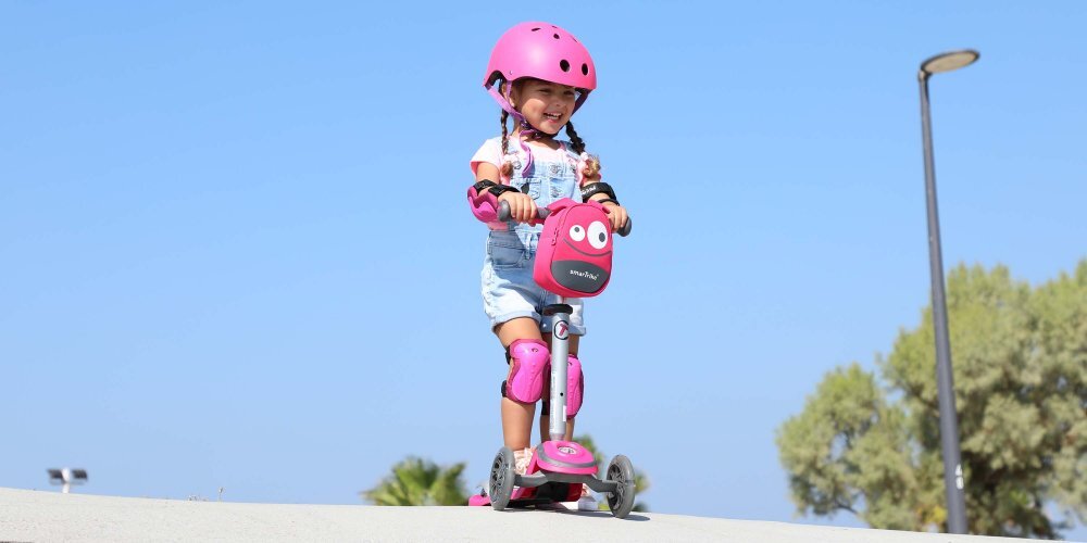 SMART TRIKE Trotineta cu scaun SmarTrike T1 roz cu luminite si gentuta