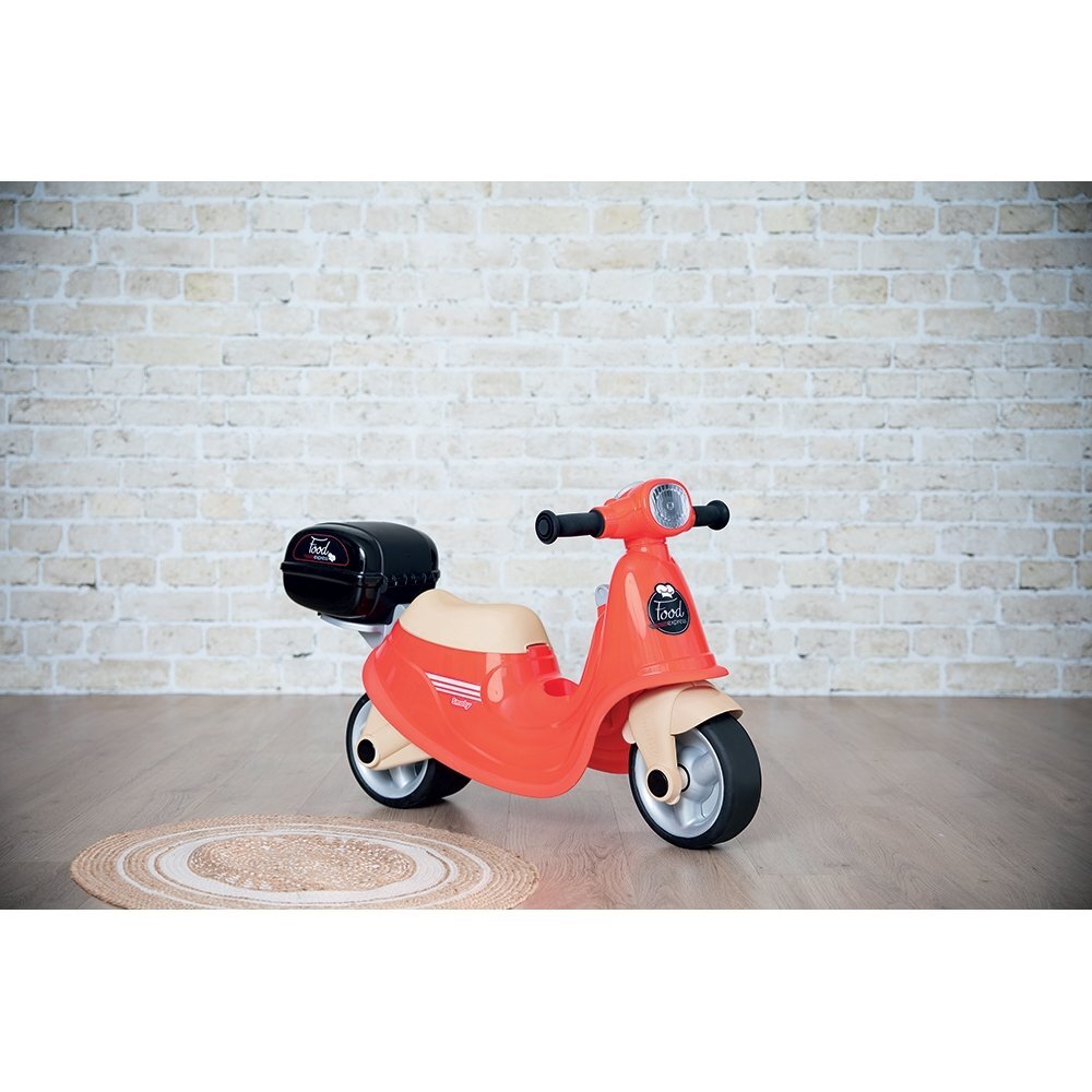 SMOBY Scuter pentru copii fara pedale Scooter Ride-On Food Express rosu dotat cu cheie ce imita pornirea reala a scuterului recomandat copiilor incepand de la 15 ani spatiu de depozitare sub sezut