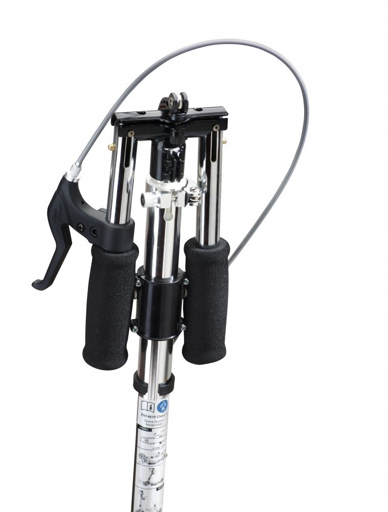 Space Scooter Trotineta X580 Series Negru ghidon reglabil pliabil frana de mana suspensii greutate suportata 90 kg varsta 8 ani+