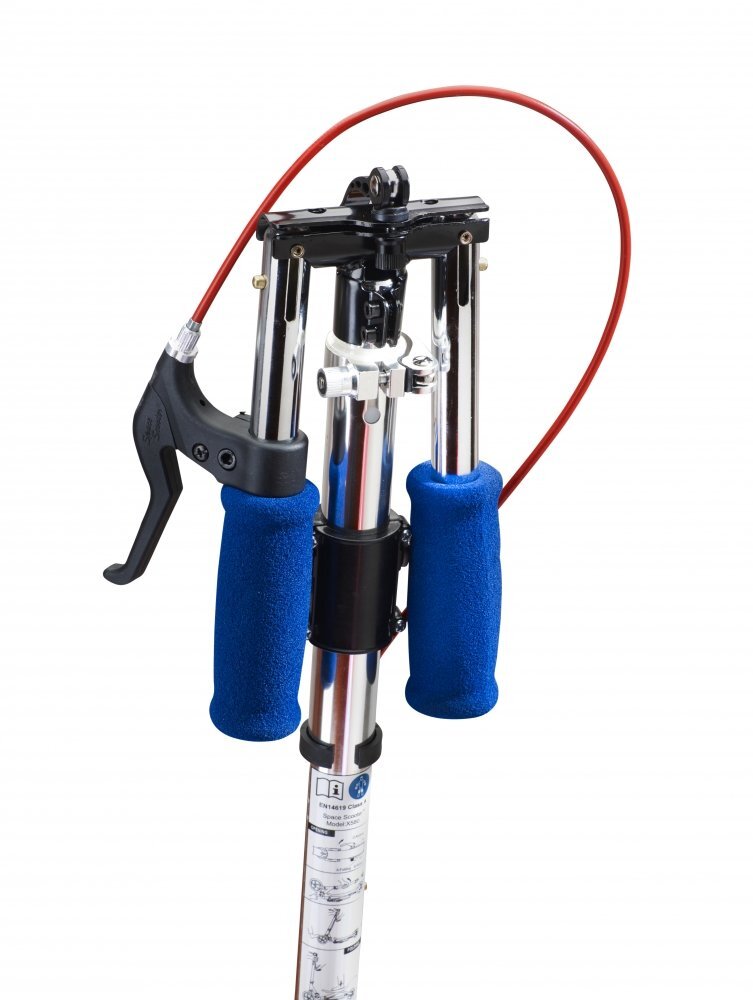 Space Scooter Trotineta X580 Series Rosu-Albastru ghidon reglabil pliabil frana de mana suspensii greutate suportata 90 kg varsta 8 ani+