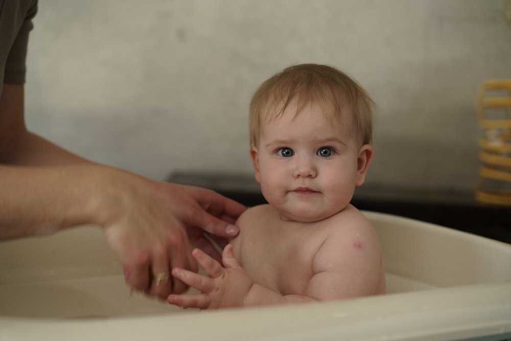 TEGA BABY Cadita pliabila cu dop de scurgere si termometru Natural Linen
