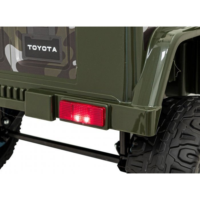 Toyota Masinuta electrica pentru copii FJ Cruiser 4x4 verde 90W cu telecomanda sunete suspensii lumini panou audio scaun piele si roti din spuma Eva