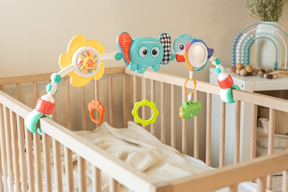 Toyz by Caretero Arcada senzoriala cu jucarii pentru caruciorpatutscaun auto copii Toyz Elephant cu zornaitori oglinda si jucarii gingivale prindere universala