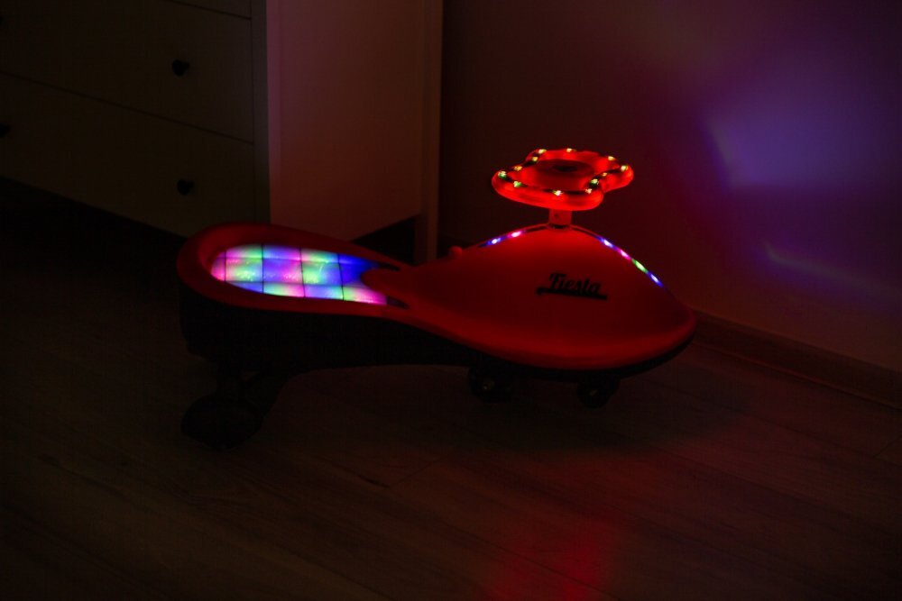 Toyz by Caretero PlasmaCar copii fara pedale Toyz Fiesta BeigePurple Ride-On gravitationala cu muzica si roti din cauciuc luminoase scaun ergonomic si spatios greutate maxima admisa 100 kg