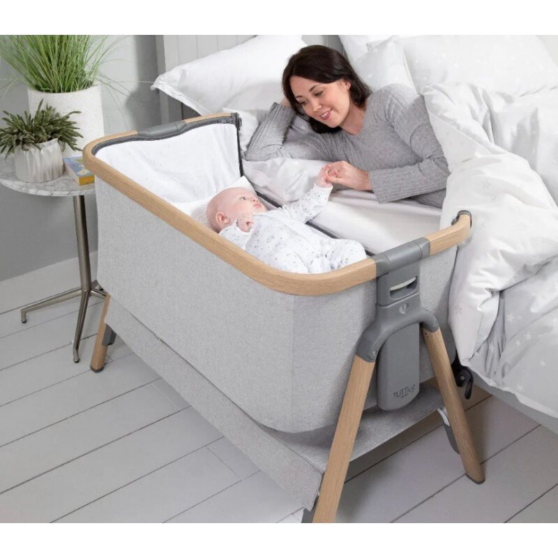 Tutti Bambini Patut 2 in 1 co-sleeper CoZee Oak Sterling Silver reglabil pe inaltime pozitie anti-reflux spatiu depozitare saltea si geanta de transport incluse