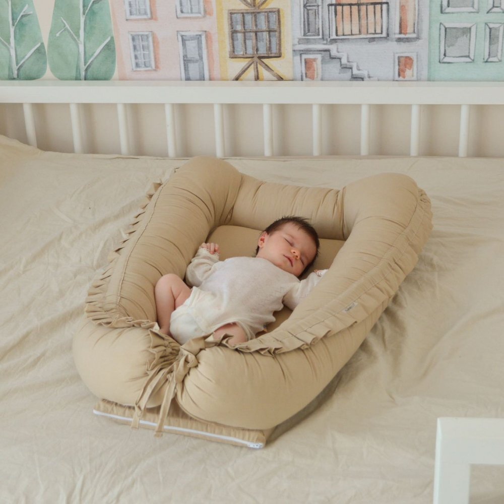 TWINDECO Baby Nest din bumbac organic cu volanase Bej