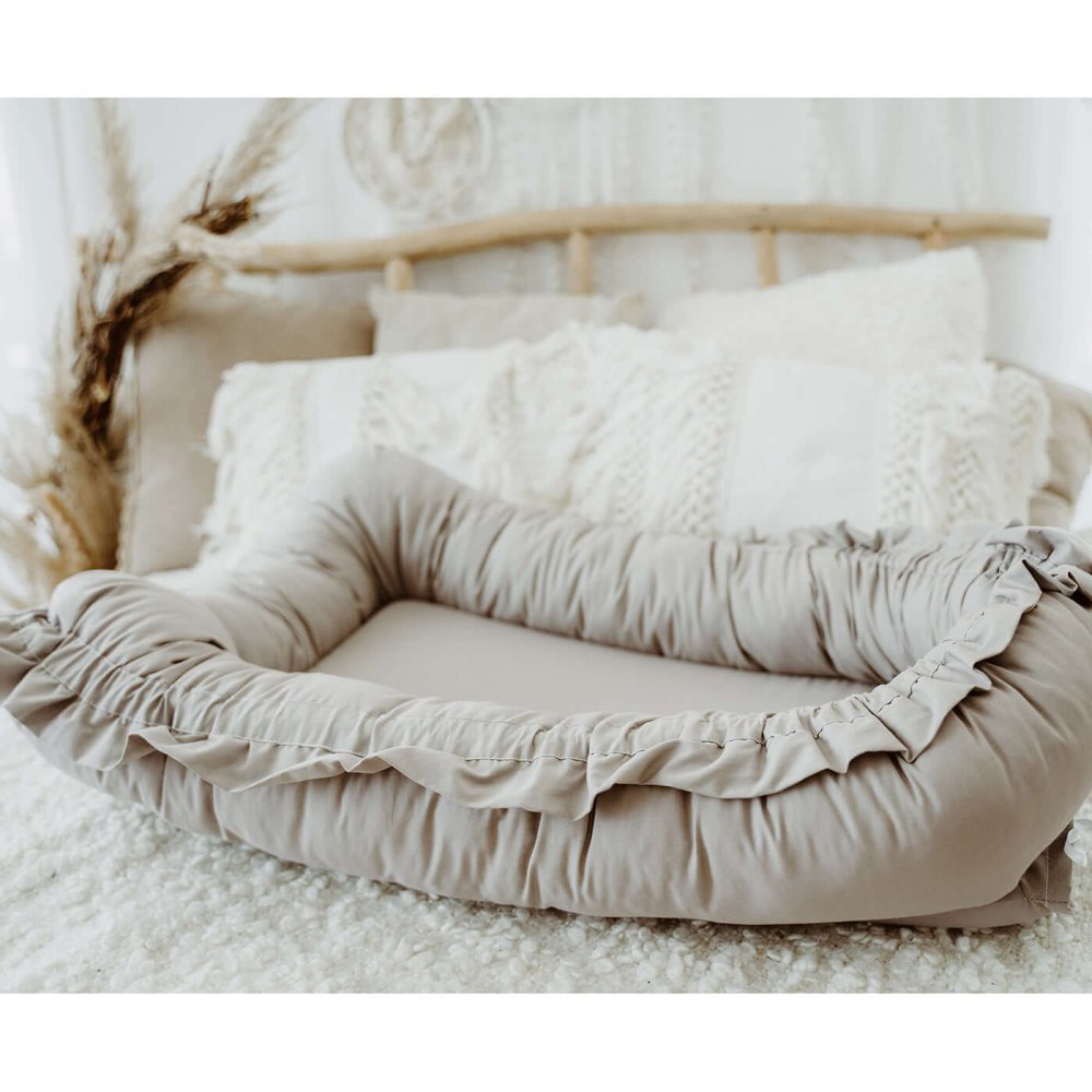 TWINDECO Baby Nest din bumbac organic cu volanase Grej