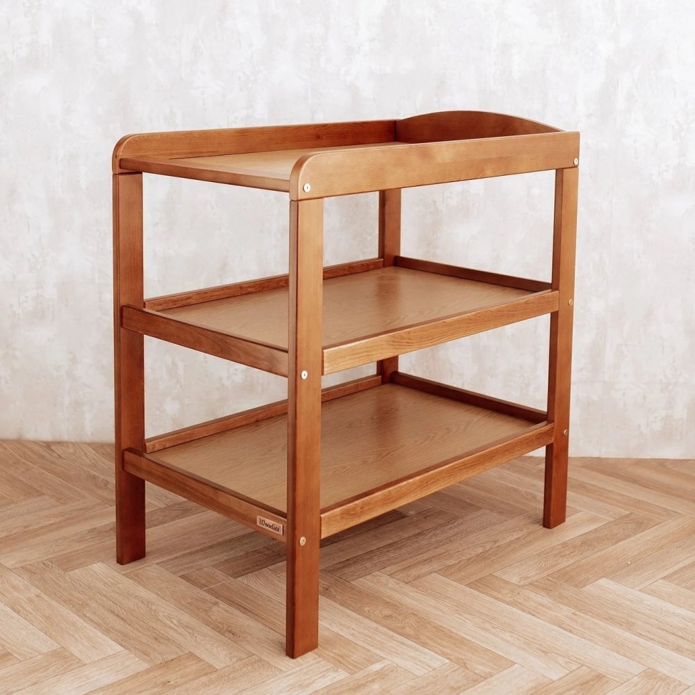 Woodies Safe Dreams Masa infasat pentru bebelusi din lemn masiv Noble Vintage cu 2 rafturi de depozitare