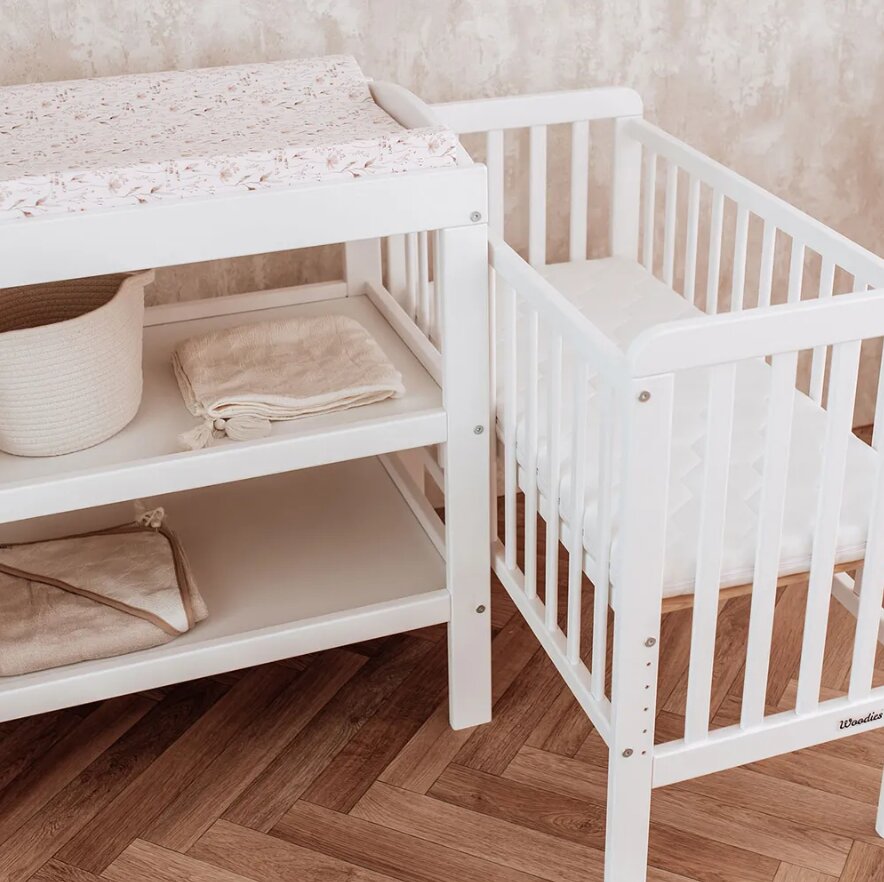Woodies Safe Dreams Patut bebe din lemn masiv cu inaltime reglabila bedside alb 90 x 40 cm