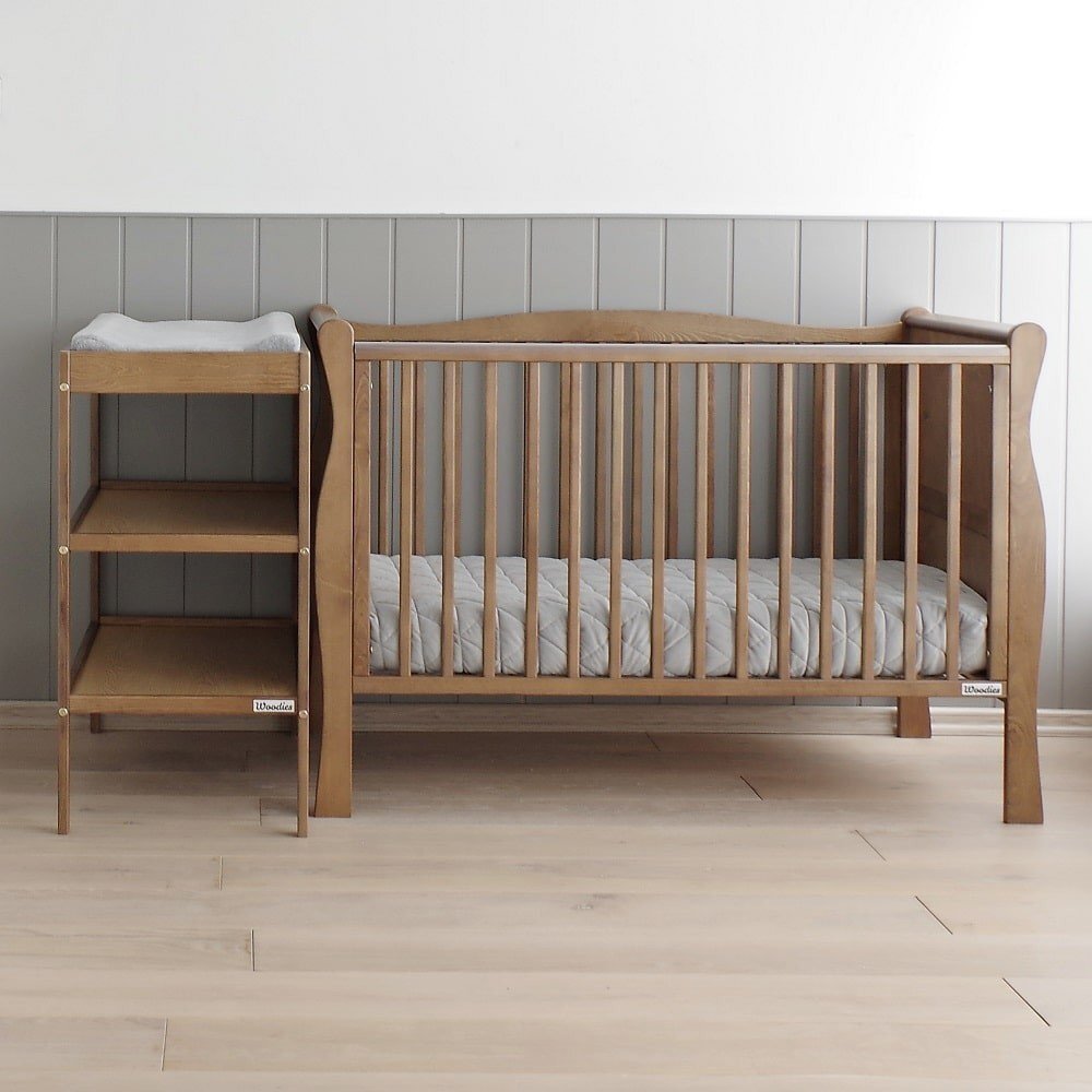 Woodies Safe Dreams Patut din lemn masiv transformabil pentru bebe si junior Noble Vintage 140 x 70 cm