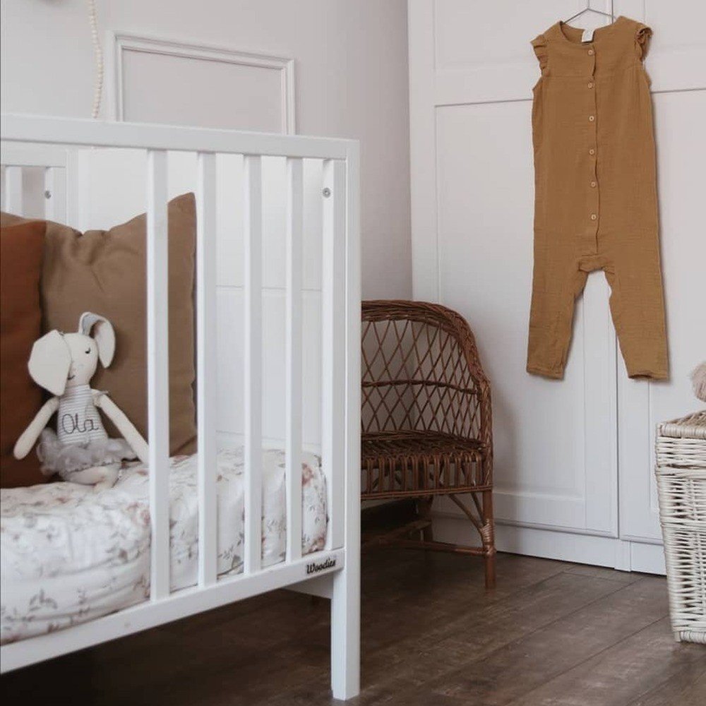 Woodies Safe Dreams Patut din lemn pentru bebe inaltime saltea reglabila Smooth Alb 120x60 cm