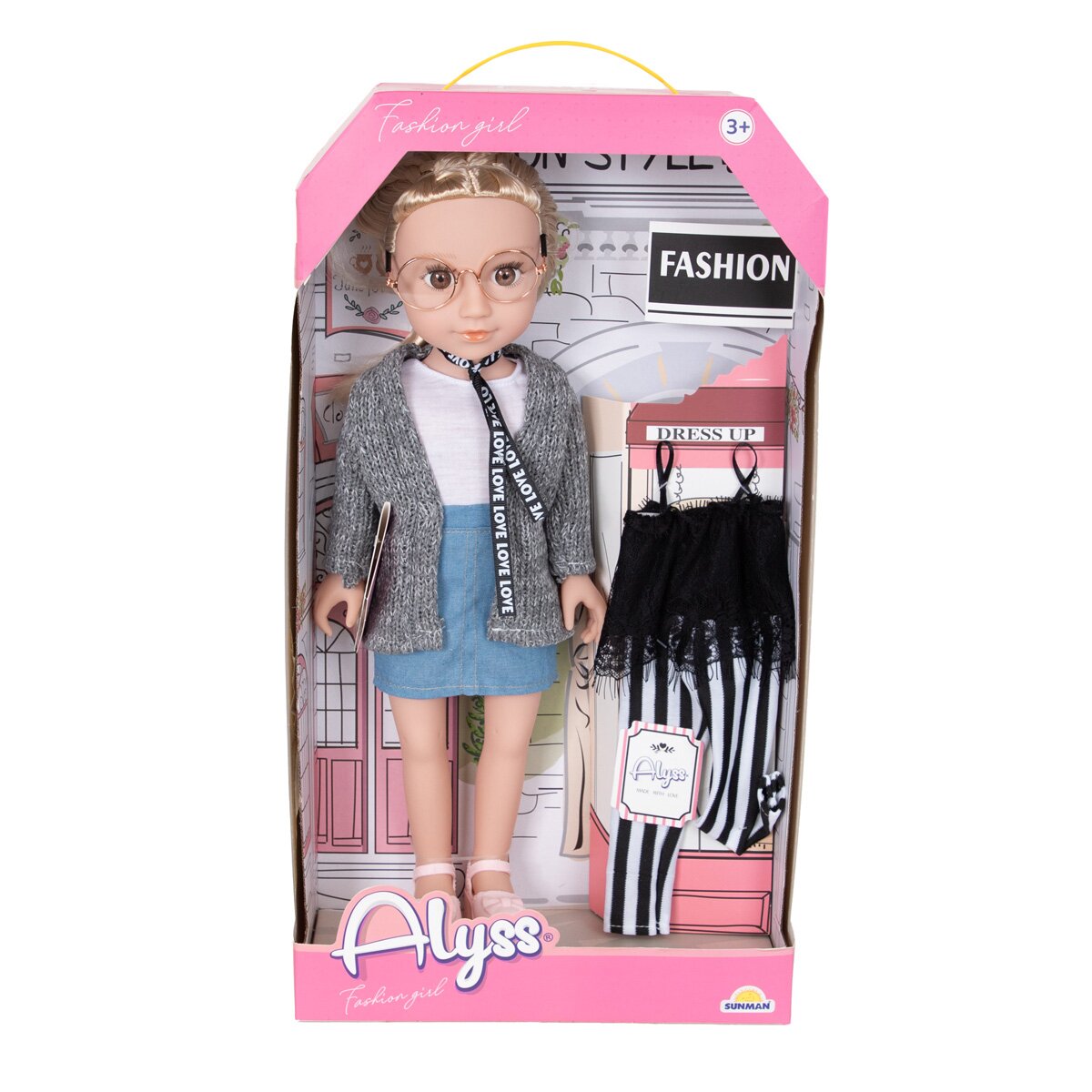 Alyss Papusa fashion in tinuta casual