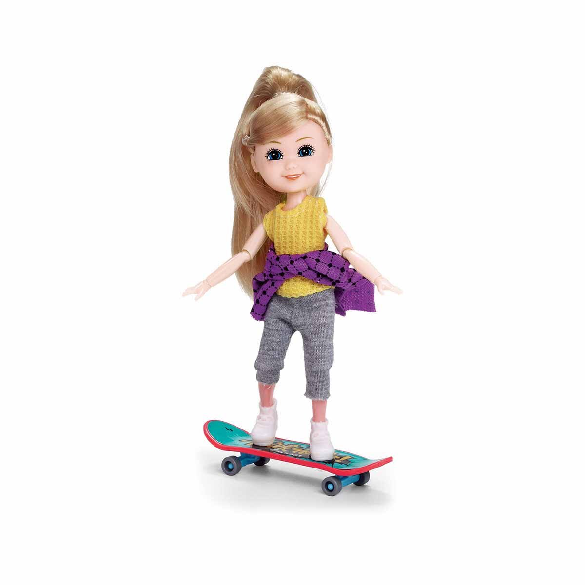 Belissa Papusa pe skateboard